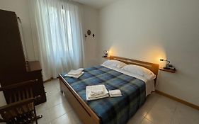 Cozy Apartment With Private Parking On Domaso'S Lakeside - Larihome A09