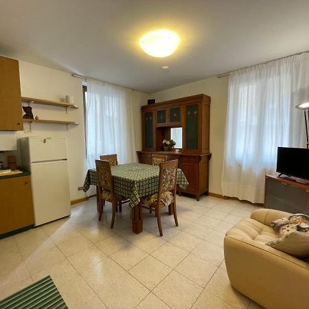 Cozy Apartment With Private Parking On Domaso'S Lakeside - Larihome A09 Buitenkant foto