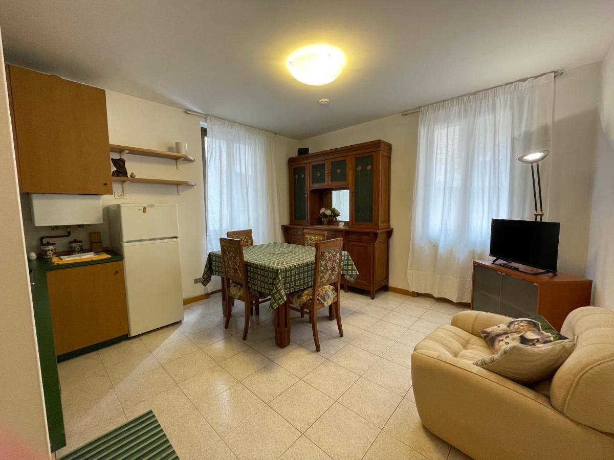 Cozy Apartment With Private Parking On Domaso'S Lakeside - Larihome A09 Buitenkant foto