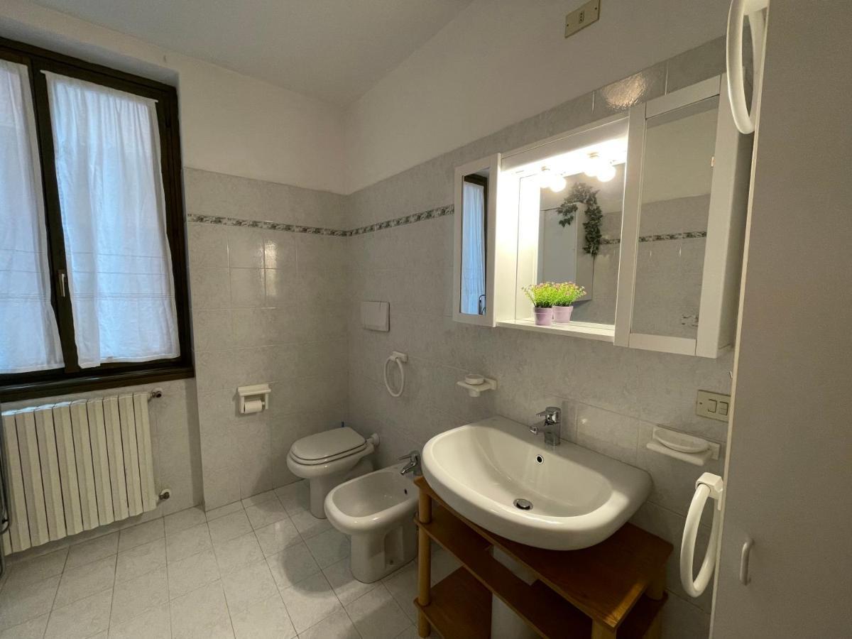 Cozy Apartment With Private Parking On Domaso'S Lakeside - Larihome A09 Buitenkant foto